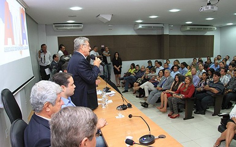 Governador participa da posse do novo presente da Associação dos Municípios