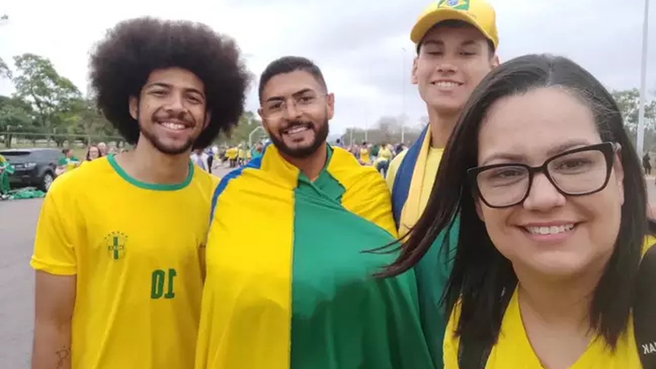 Novo assessor de Tarcísio, irmão de Michelle esteve em acampamento golpista