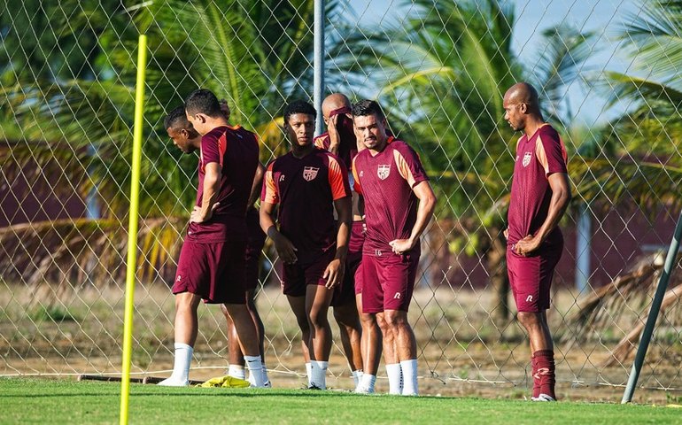 CRB intensifica treinos para encarar a Chapecoense nesta terça-feira