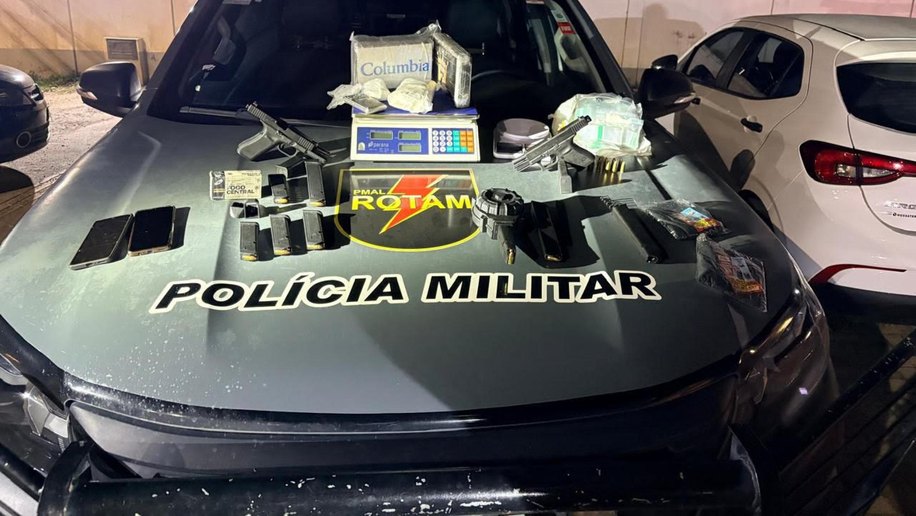 Polícia Militar prende homem com drogas, armas e munições na BR-349