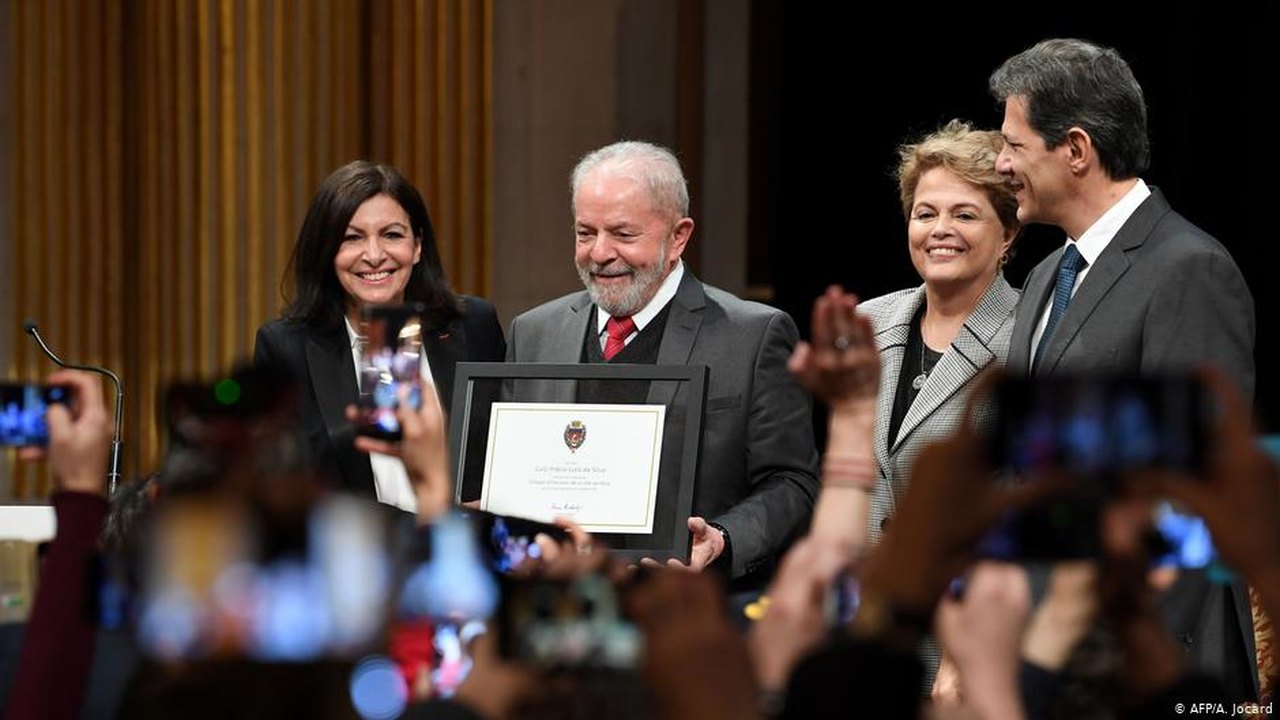 Lula recebe título de cidadão honorário de Paris