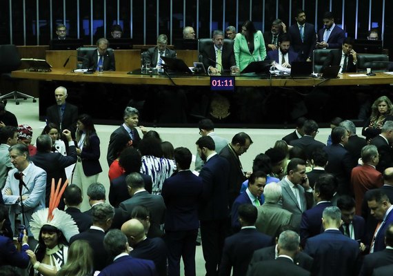 Câmara revoga novo seguro DPVAT e limita bloqueio de emendas