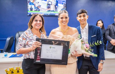 Câmara de Maceió entrega título de cidadã honorária a empresária Tatyane Ferrari