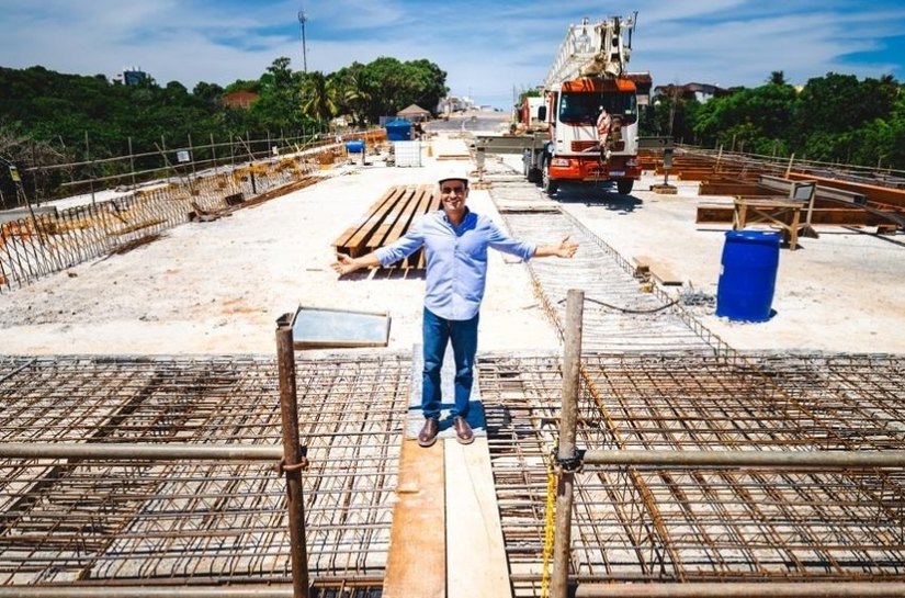 JHC vistoria obras da Linha Verde e do Mercado do Benedito Bentes