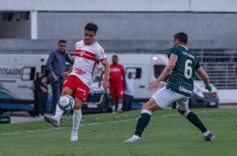 CRB leva gol no fim e perde por 1 a 0 para o Goiás, no Rei Pelé