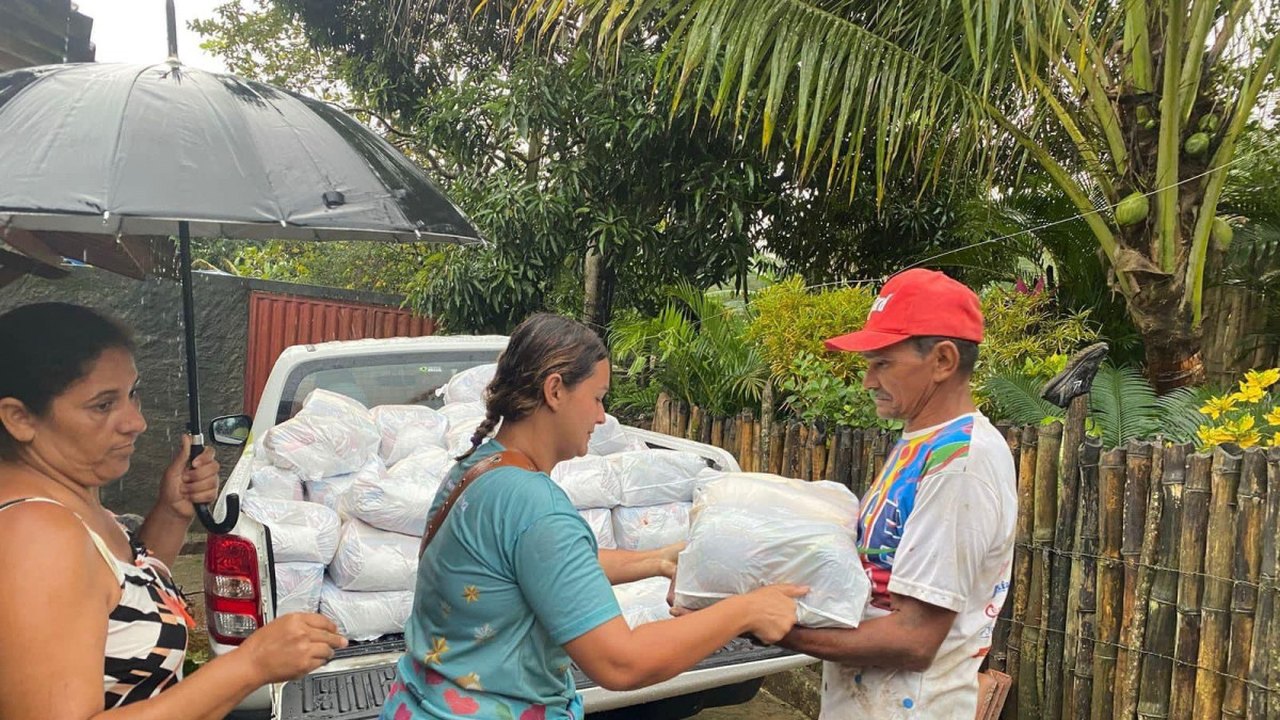 Prefeitura de Branquinha entrega cestas básicas e alimentação aos atingidos pela enchente