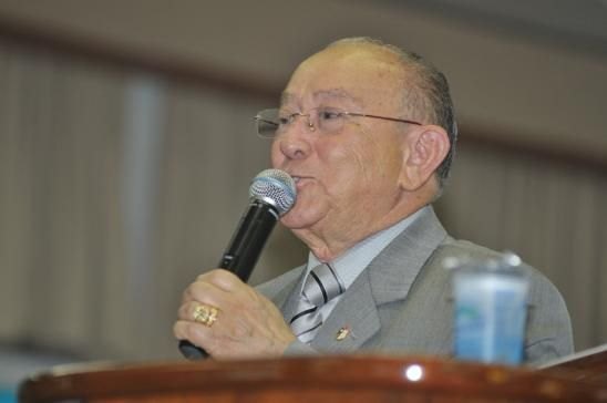 Pastor José Wellington concede o último estudo na igreja-sede