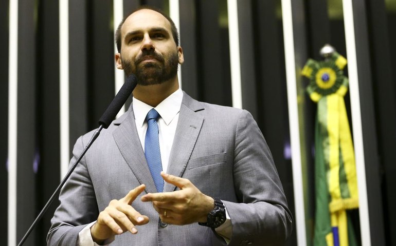 Eduardo Bolsonaro diz ter sido intimado pela PF em processo administrativo por ofender delegado