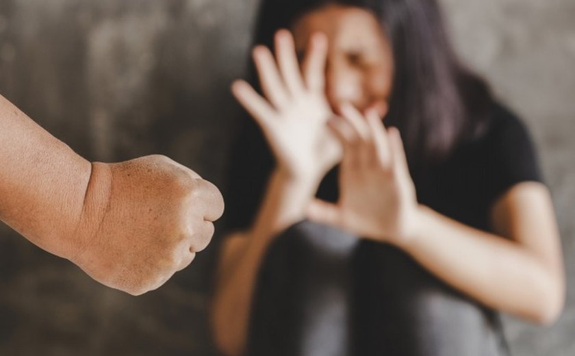 Mulher é presa em Maceió após agredir a mãe por recusa em comprar carro