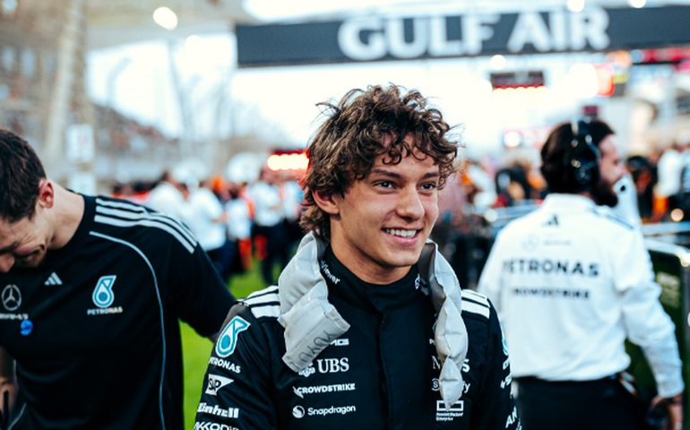 Antonelli desbanca McLaren e conquista a pole para a sprint do GP de Miami; Bortoleto é o 19º