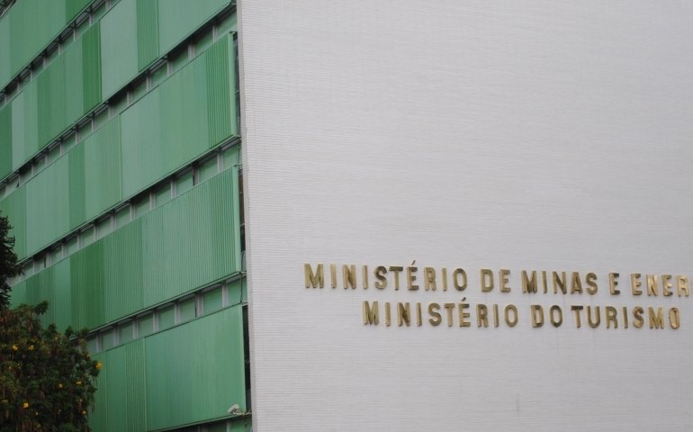 Ministério avalia alternativas para conter aumentos