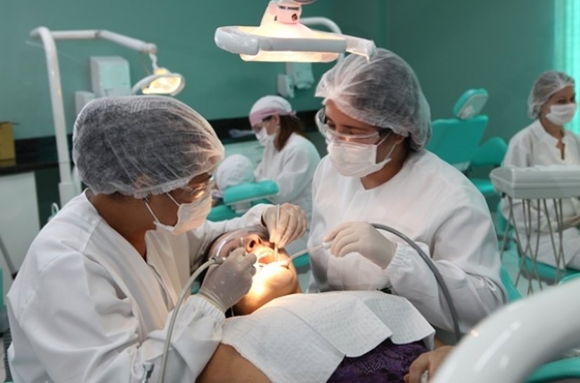 Auxiliares de consultório dentário que atuam no PSF são capacitados