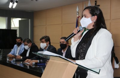 Fabiana Pessoa toma posse do cargo de Prefeita de Arapiraca, em cerimônia na Câmara de Vereadores