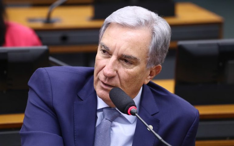 Comissão aprova proibição de distinção entre elevador social e de serviço