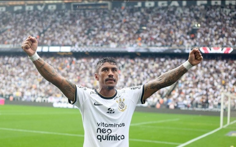 Paulinho recebe homenagens em emotivo adeus ao Corinthians: 'Privilegiado e lisonjeado'