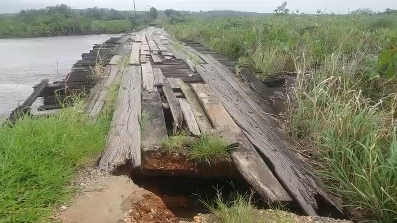 Ponte localizada no povoado Marituba do Peixe está sem condições de tráfego