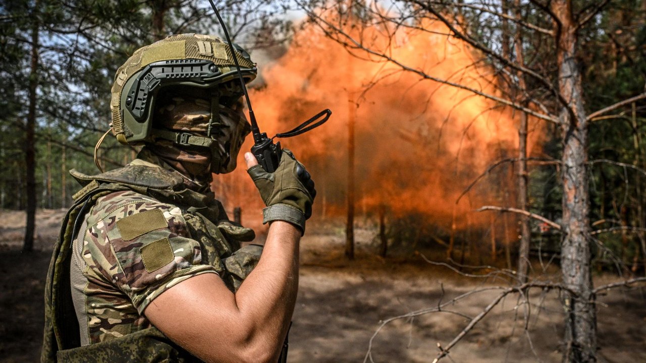 Exército russo cerco adversário em cidade crucial da república de Donetsk, diz analista