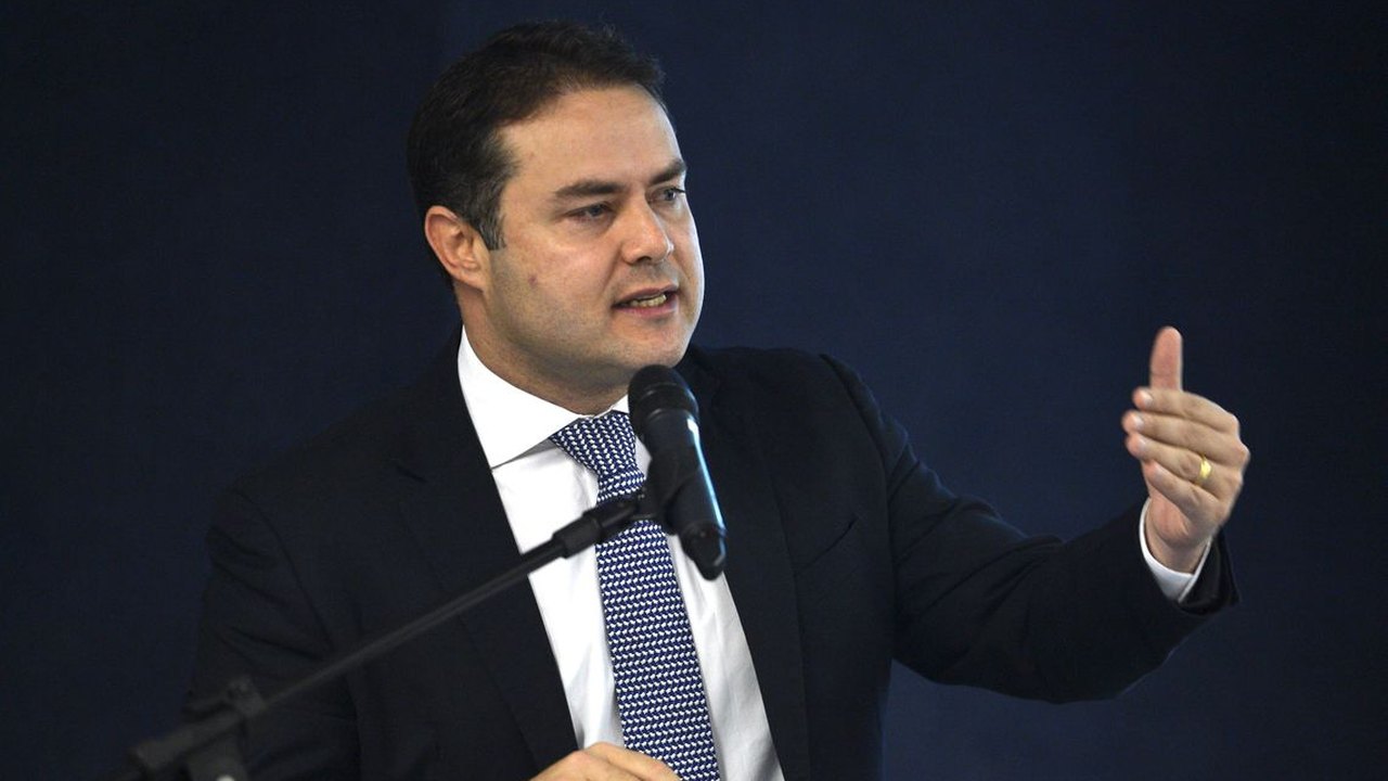 Governador define novo colégio de vogais da Junta Comercial