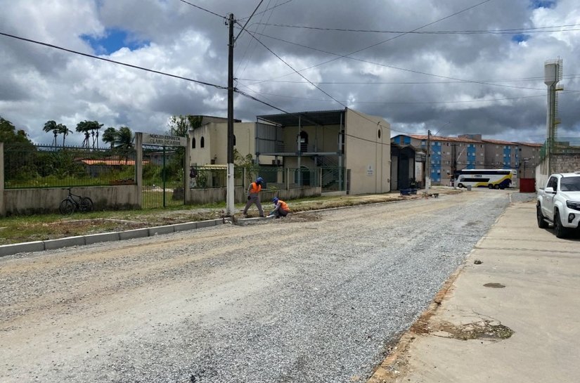 Infraestrutura avança na Santa Amélia com preparação de via para receber pavimentação