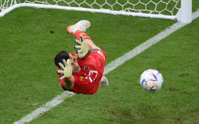 Novas regras do futebol entram em vigor e flexibilizam impedimentos, acréscimos e invasões