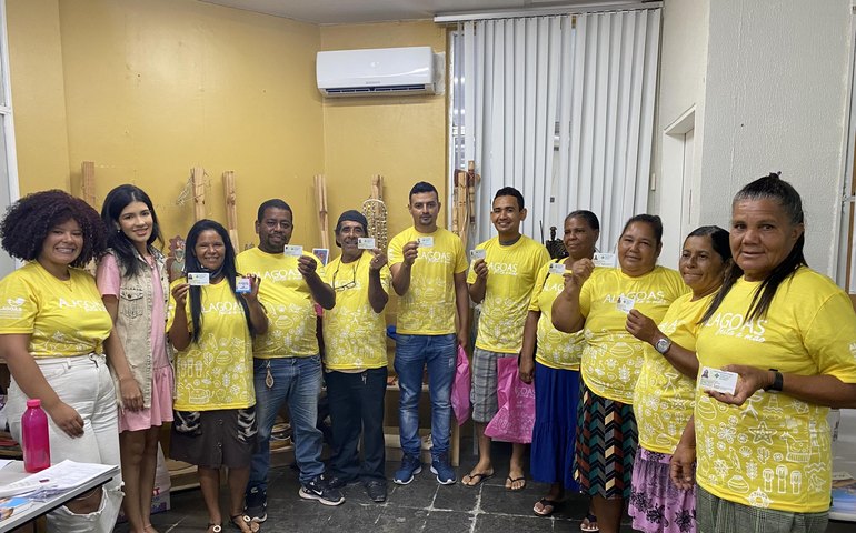 Programa Alagoas Feita à Mão entrega carteirinhas para artesãos de Porto Calvo