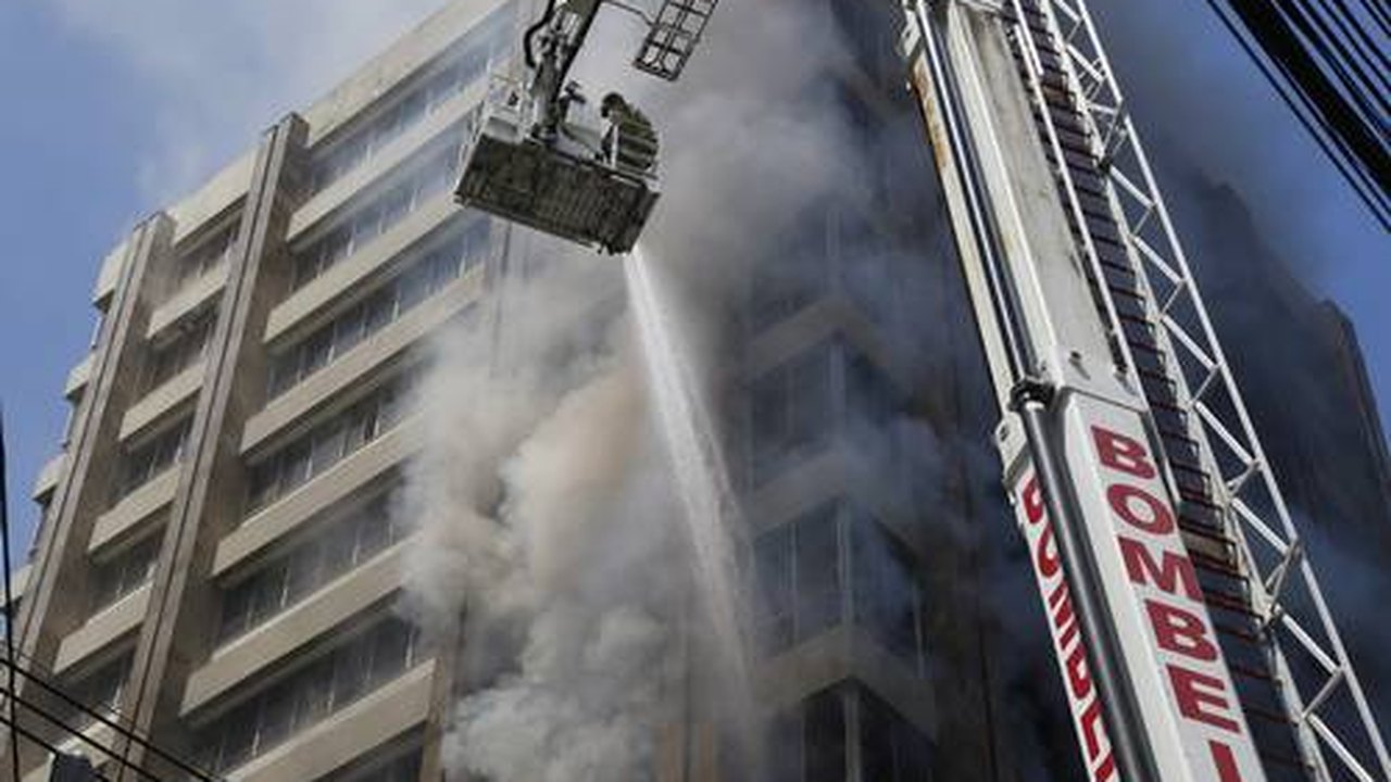 Incêndio atinge prédio no centro de SP