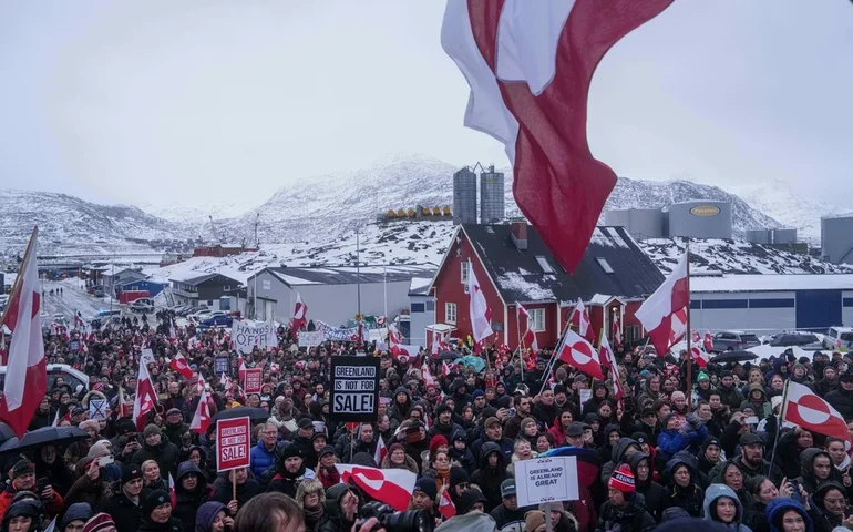 Europeus em choque com a imposição de tarifas por Trump a 8 países devido à disputa pela Groenlândia