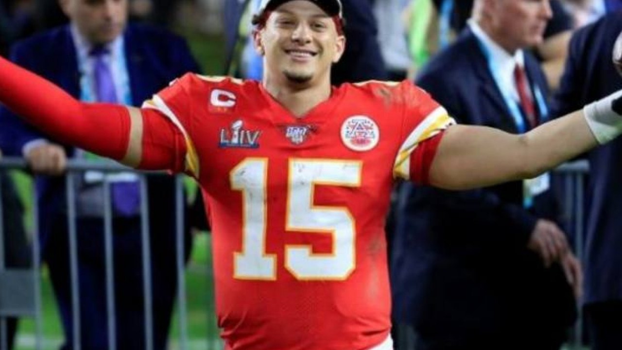 Mahomes estende contrato com os Chiefs por dez anos e vai ganhar R$ 2,7 bilhões