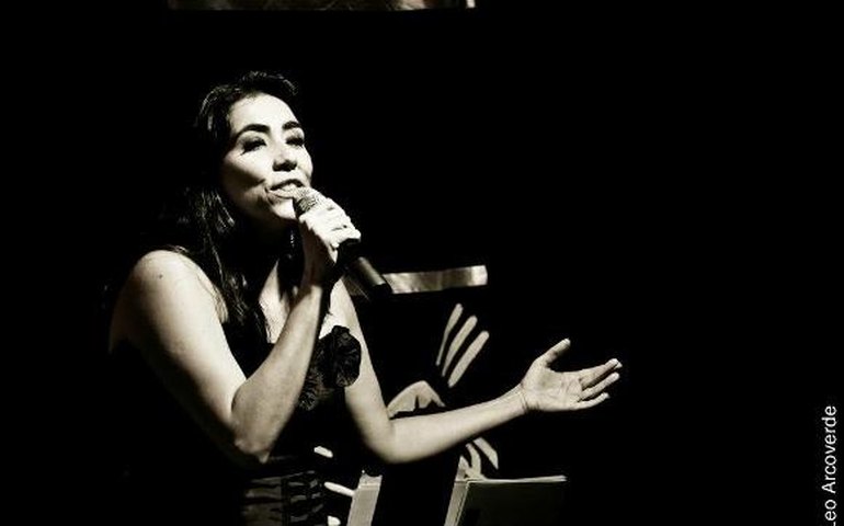 Irina Costa apresenta ‘O Mar Fala de Mim’ no ‘Teatro Deodoro é o Maior Barato’