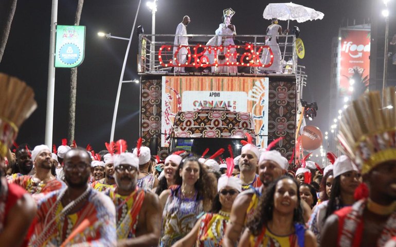 Cortejo Afro desfilou contando a história de meio século de Blocos Afro no carnaval