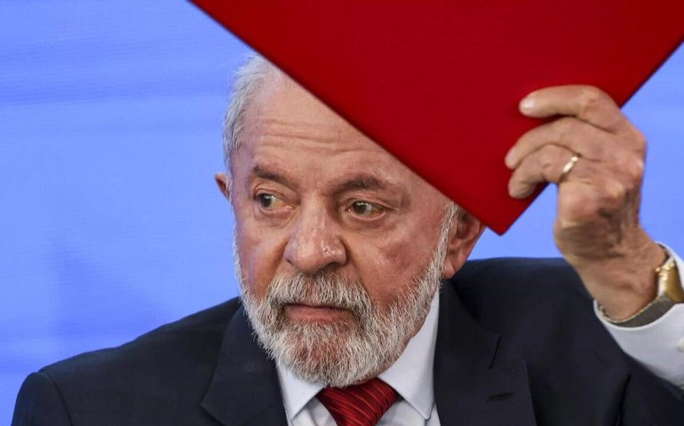 Lula diz que não vai se humilhar a Trump e que debaterá alternativas ao tarifaço com o BRICS