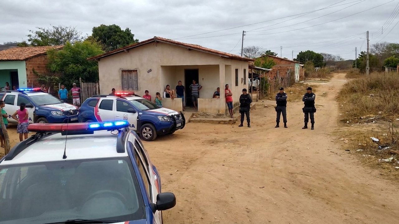 Jovem é preso após ameaçar incendiar casa com familiares dentro em Igaci