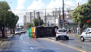 Acidente entre carro e ambulância deixa quatro pessoas feridas em Aracaju; VÍDEO