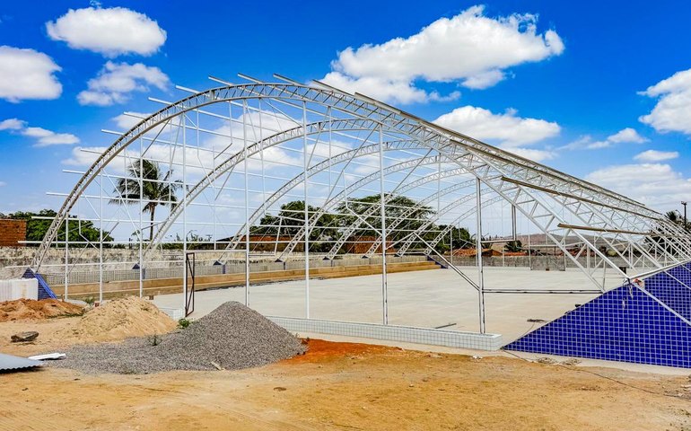 Ginásio poliesportivo no bairro Planalto está com mais de 70% das obras avançadas