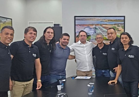 Prefeito de Arapiraca e AMEAR discutem soluções para Conservatório de Música