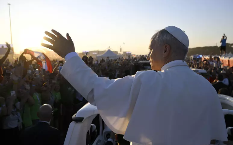 Papa diz que 'amizade é caminho para paz' em Jubileu da Juventude