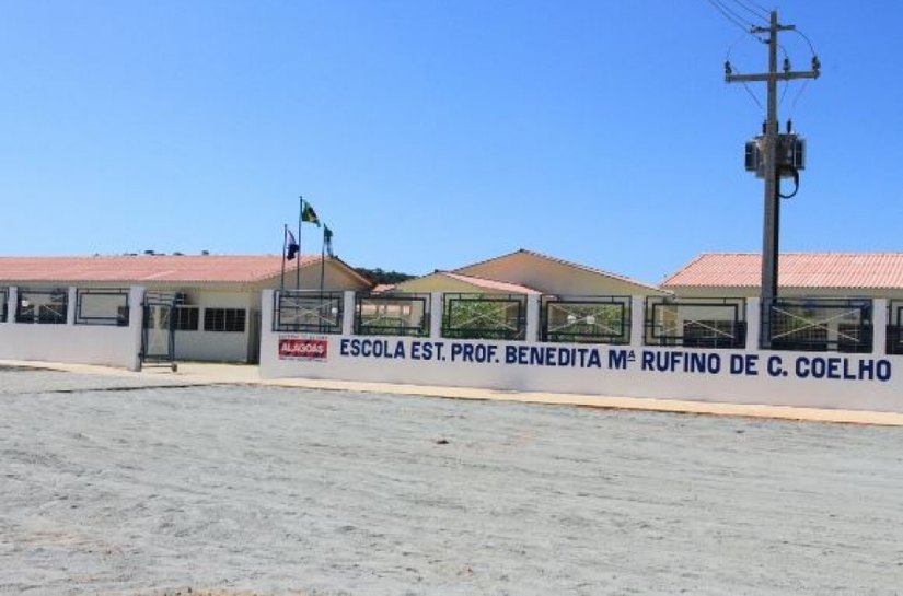 Pais e estudantes comemoram nova escola de ensino integral em Murici