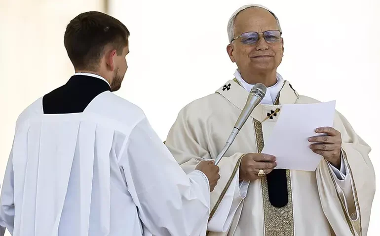 Papa apela contra violência a crianças e famílias indefesas