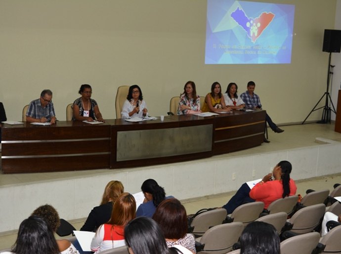 Profissionais da Semas participam de fórum sobre política social