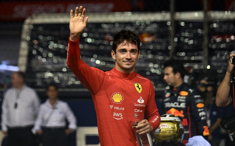 Leclerc confia na evolução da Ferrari com a chegada de Hamilton: 'É uma lenda'