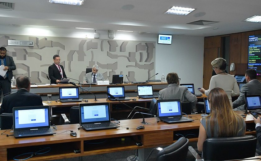 CAS aprova incluir incentivo ao voluntariado no Estatuto da Juventude