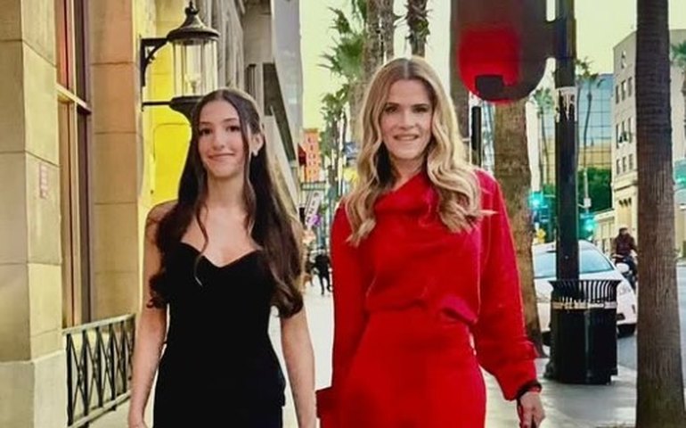 Férias e tapete vermelho: Ingrid Guimarães e Mônica Martelli brilham com as filhas em Los Angeles