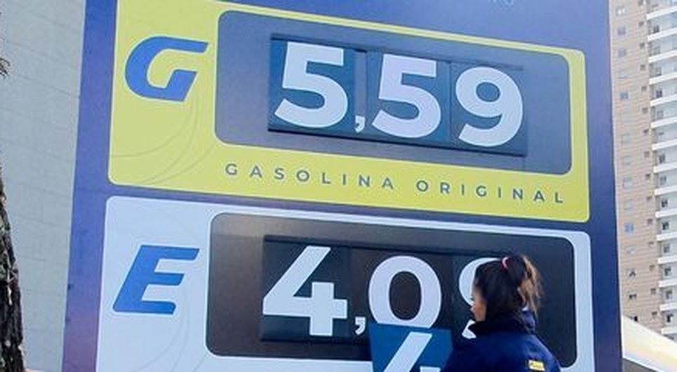 Preço do diesel recua R$ 1,39 e gasolina sobe R$ 0,63 nos postos