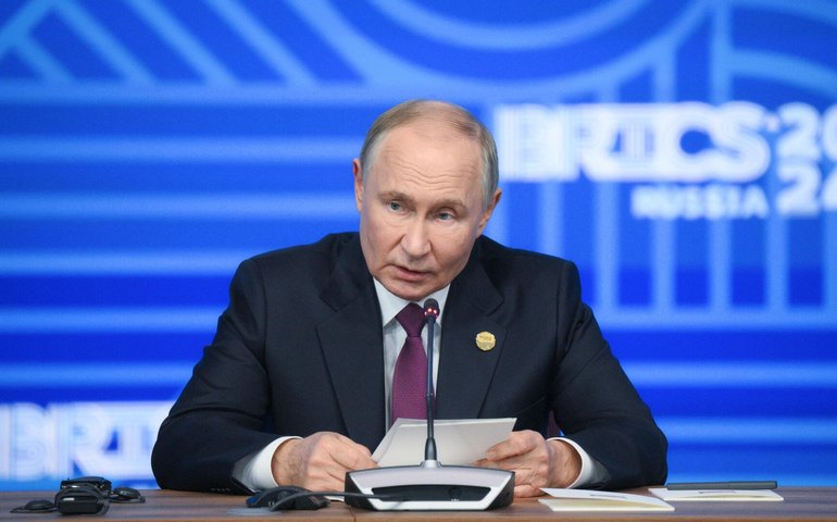 Ameaça de 3ª Guerra Mundial está crescendo, mas não é preciso assustar as pessoas, diz Putin