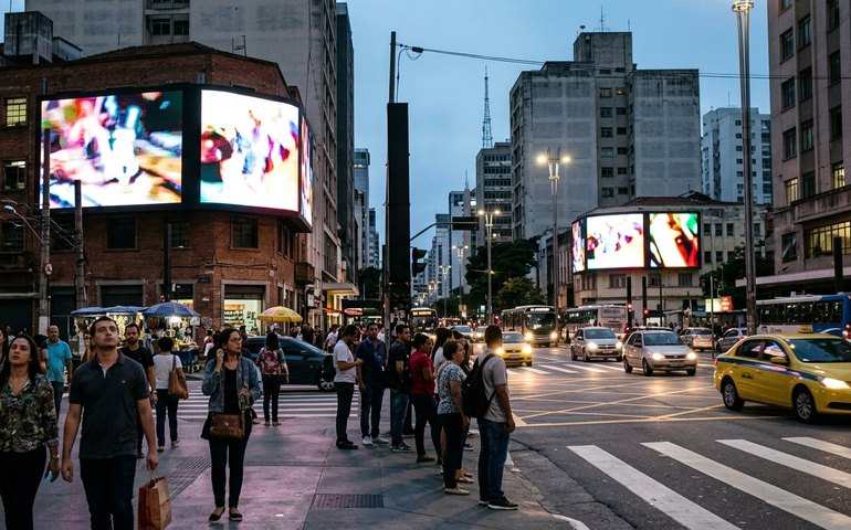 São Paulo quer sua Times Square: projeto de telões em esquina icônica divide opiniões