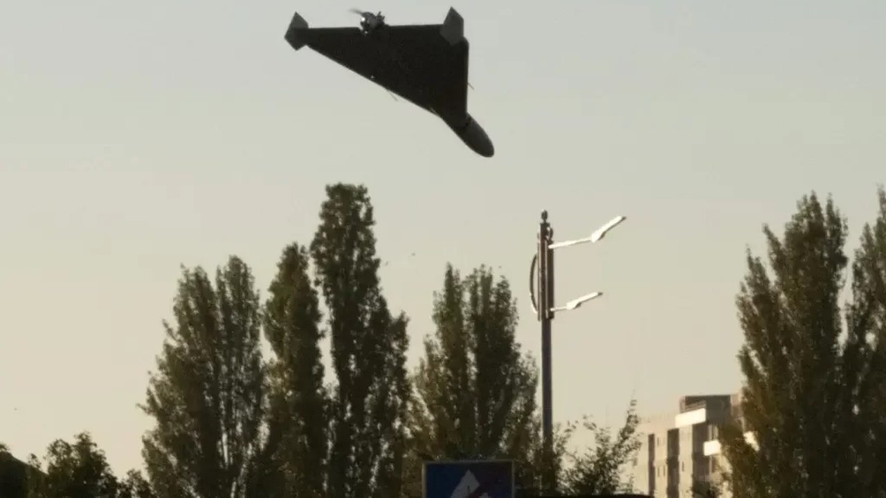 Novos ataques ucranianos com drones deixam três mortos na Rússia; vídeos mostram explosões em arranha-céus