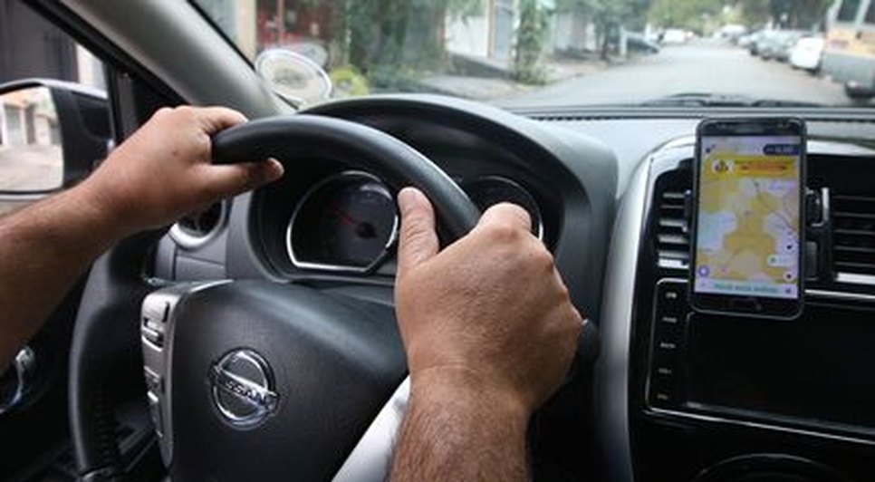 Justiça aplica multa de R$ 1 bilhão e manda Uber contratar motoristas pela CLT