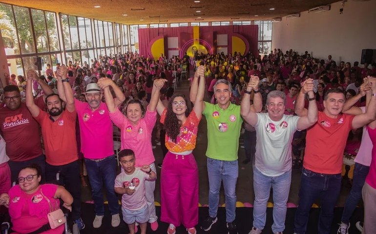 Teca Nelma monta palanque pluralista no lançamento da candidatura à reeleição