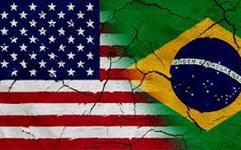 Autora relata sua autobiografia enquanto imigrante e mulher