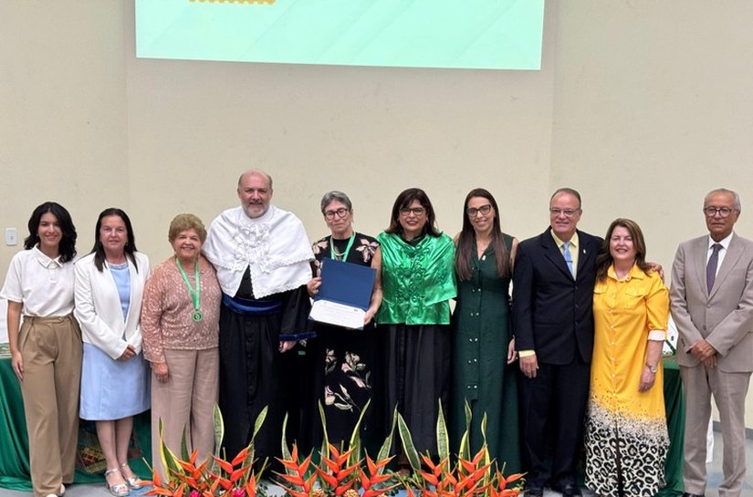 Faculdade de Medicina da Ufal celebra 75 anos com cerimônia emocionante